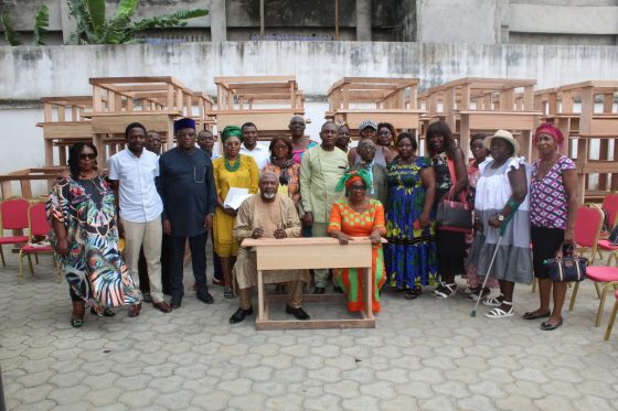 La Mairie de Douala 5 offre 1000 Tables Bancs aux Établissements Scolaires Publics de sa Commune